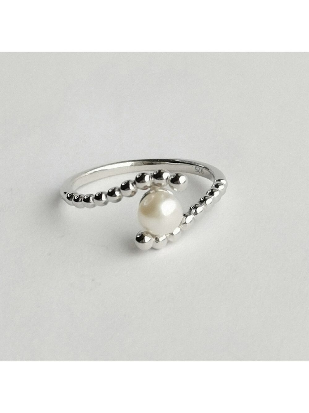 White freshwater pearl "Embrace" ring Sterling Silver Size 8 🆕